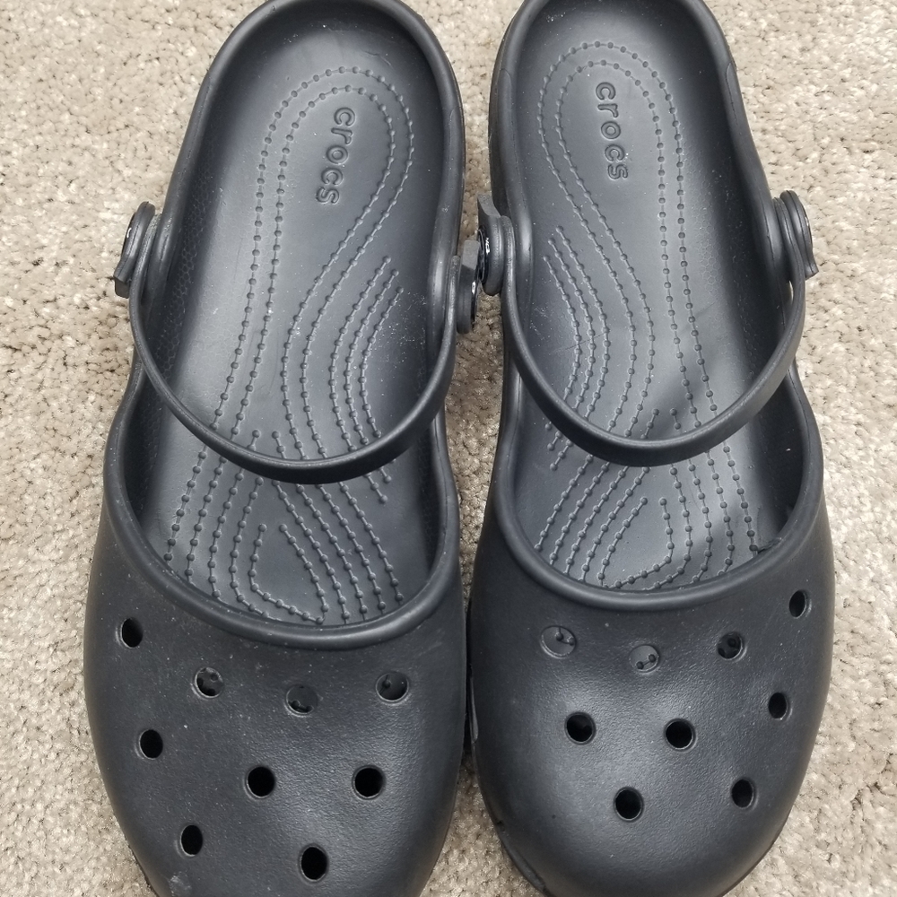 Black women's Crocs size 10